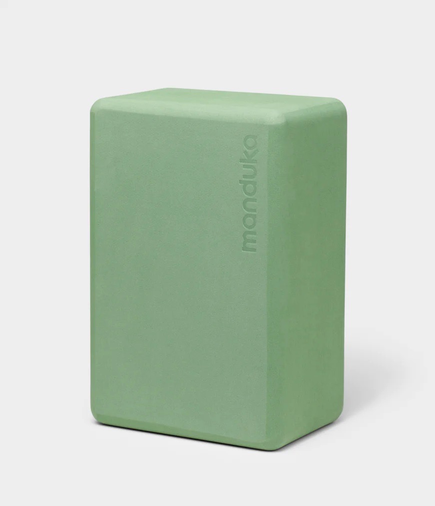 Manduka újrahasznosított hab jógablokk 23x15x10 cm Szín: Sötétzöld
