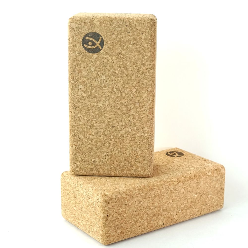 Set format din 2 blocuri de yoga ergonomice din plută Flexity – 22 x 11,5 x 7,5 cm