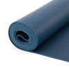 470b yoga yogamatte rishikesh travel blau close up