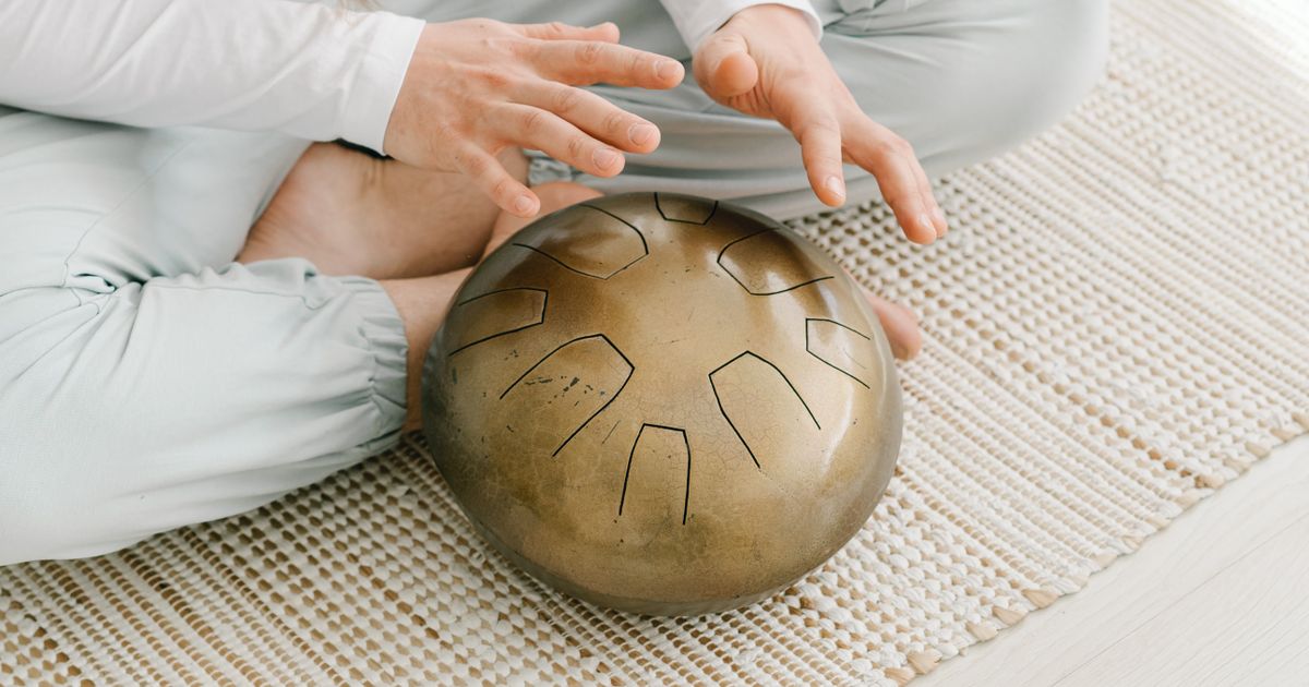 Steel tongue drum, oceľový jazykový bubon s paličkami, nástroj na relaxáciu a sound healing
