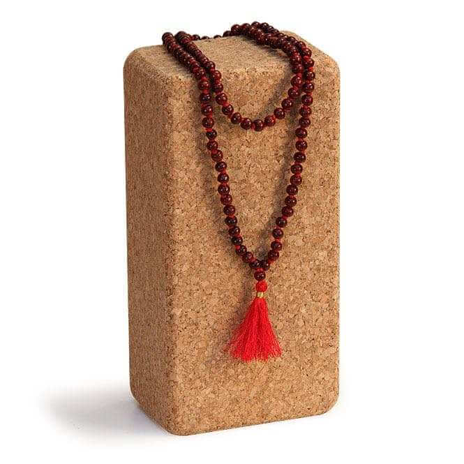 Bodhi Yoga Bodhi Mala náhrdelník Rosewood s červeným střapcem, 108 korálků