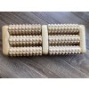 4136 4 bodhi masazny dreveny valcek na nohy 31 x 12 x 5 cm
