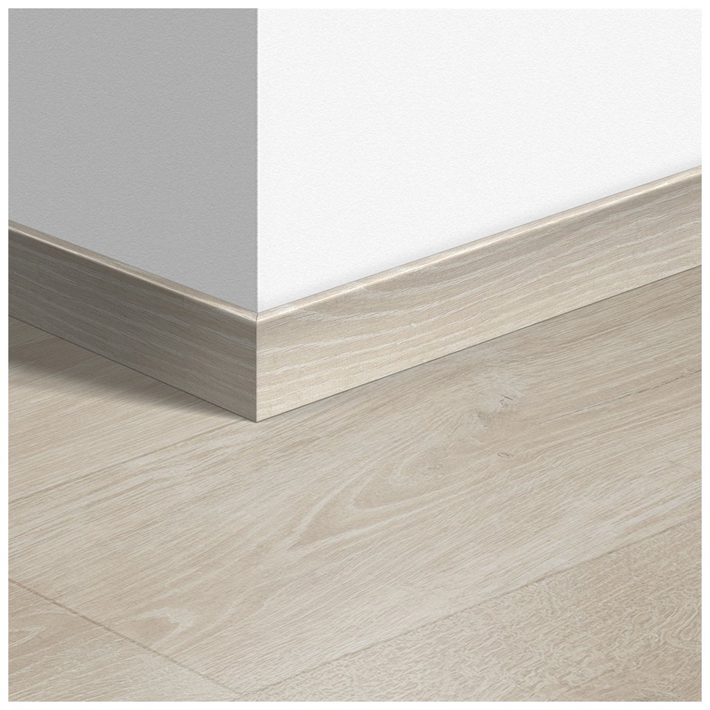 9118 soklova podlahova lista quick step standard lesni dub svetle sedy qssk03547
