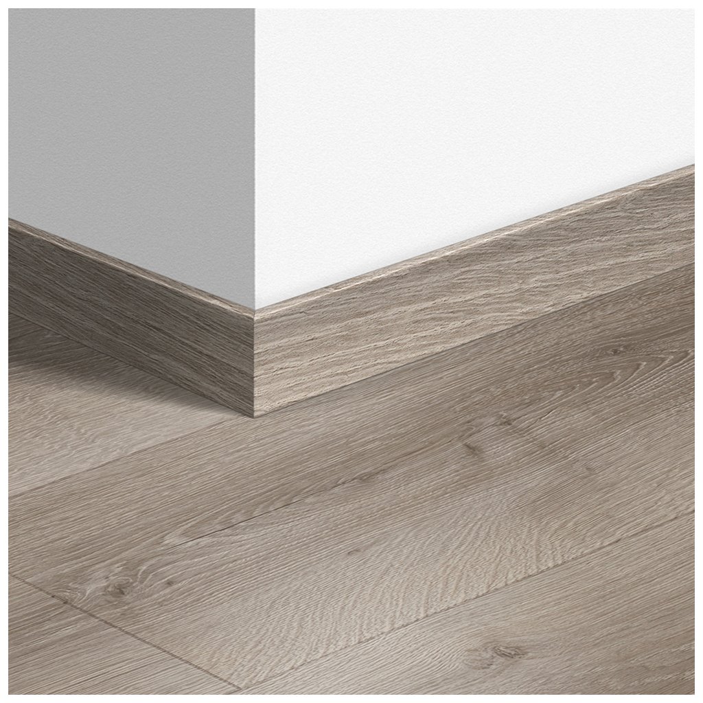 9043 soklova podlahova lista quick step standard poustni dub kartacovany sedy qssk03552