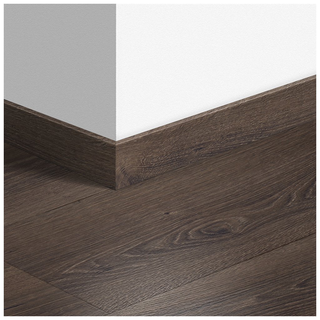 9700 soklova podlahova lista quick step standard poustni dub kartacovany tmave hnedy qssk03553