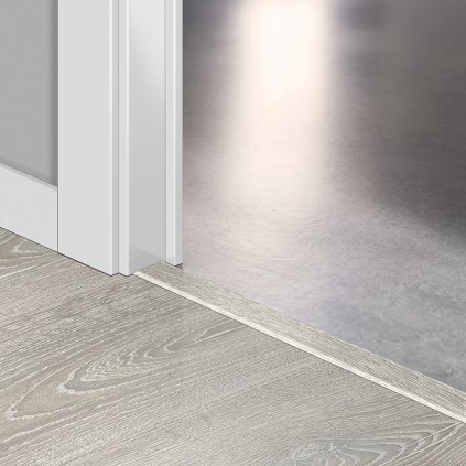10837 multifunkcni podlahova lista quick step incizo klasicky dub s patinou sedy qsincp03560