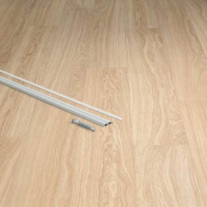 10570 multifunkcni podlahova lista quick step incizo stribrny qsincpcsilvme270