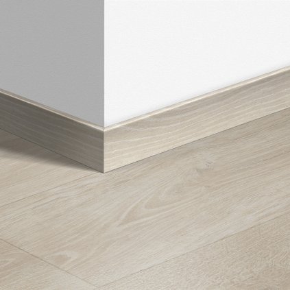9118 soklova podlahova lista quick step standard lesni dub svetle sedy qssk03547