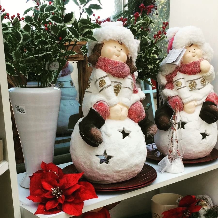 Vánoční sortiment v nabídce: dekorace, ozdoby, svíčky