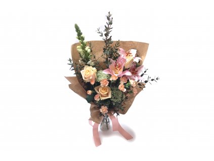 Narozeninová kytice Monika - lilie, růže, hledík, minikarafiát