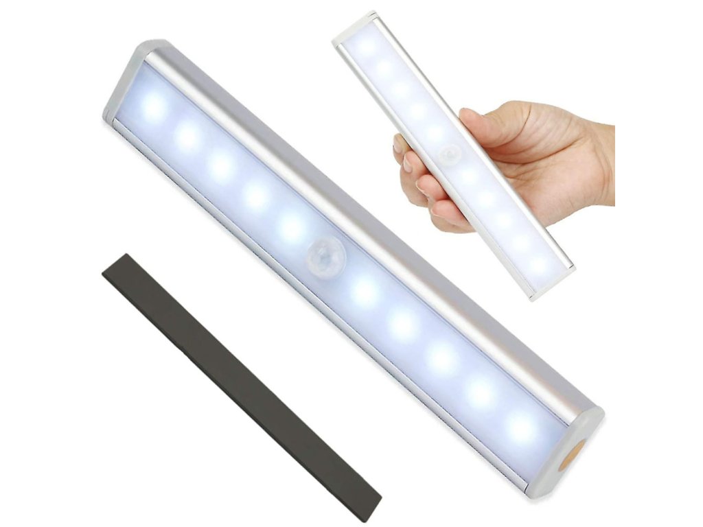 Samolepicí světlo na skříňové liště