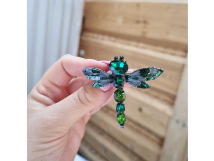 Brož vážka se zelenými krystaly unikátní šperk
