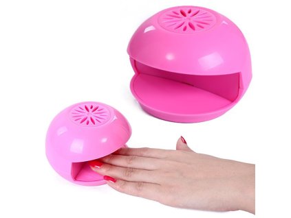 Přenosná sušička nehtů na baterie je po ruce
