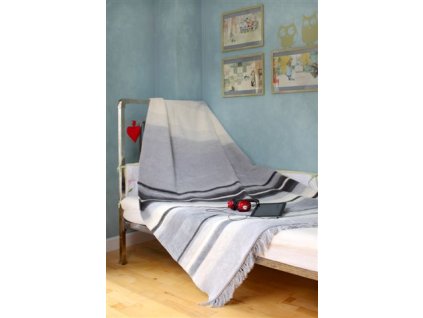 Bavlněná akrylová přikrývka 150x200 0488/8 bílá šedá grafitové pruhy přehoz přes postel přikrývka