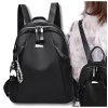 Dámský městský batoh, nepromokavá syntetika, černý, 32x35x13 cm s kroužky na klíče