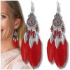 Dlouhé etnické korálkové náušnice boho s visícími červenými peříčky