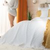 SAVONA Dekorativní přehoz na postel s volánem, 200x220cm, barva 011 bílá SAVONA/NAP/011/200220/1