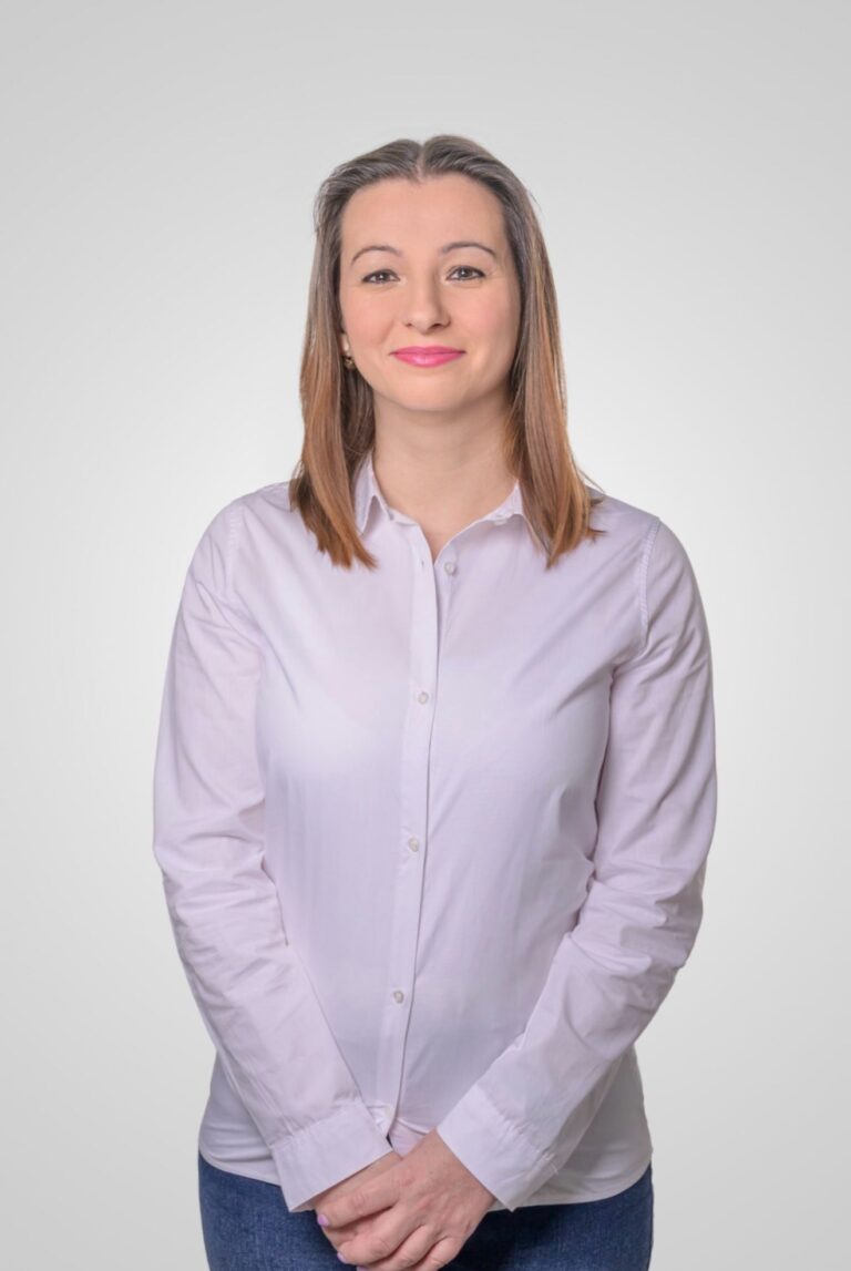 Eszti