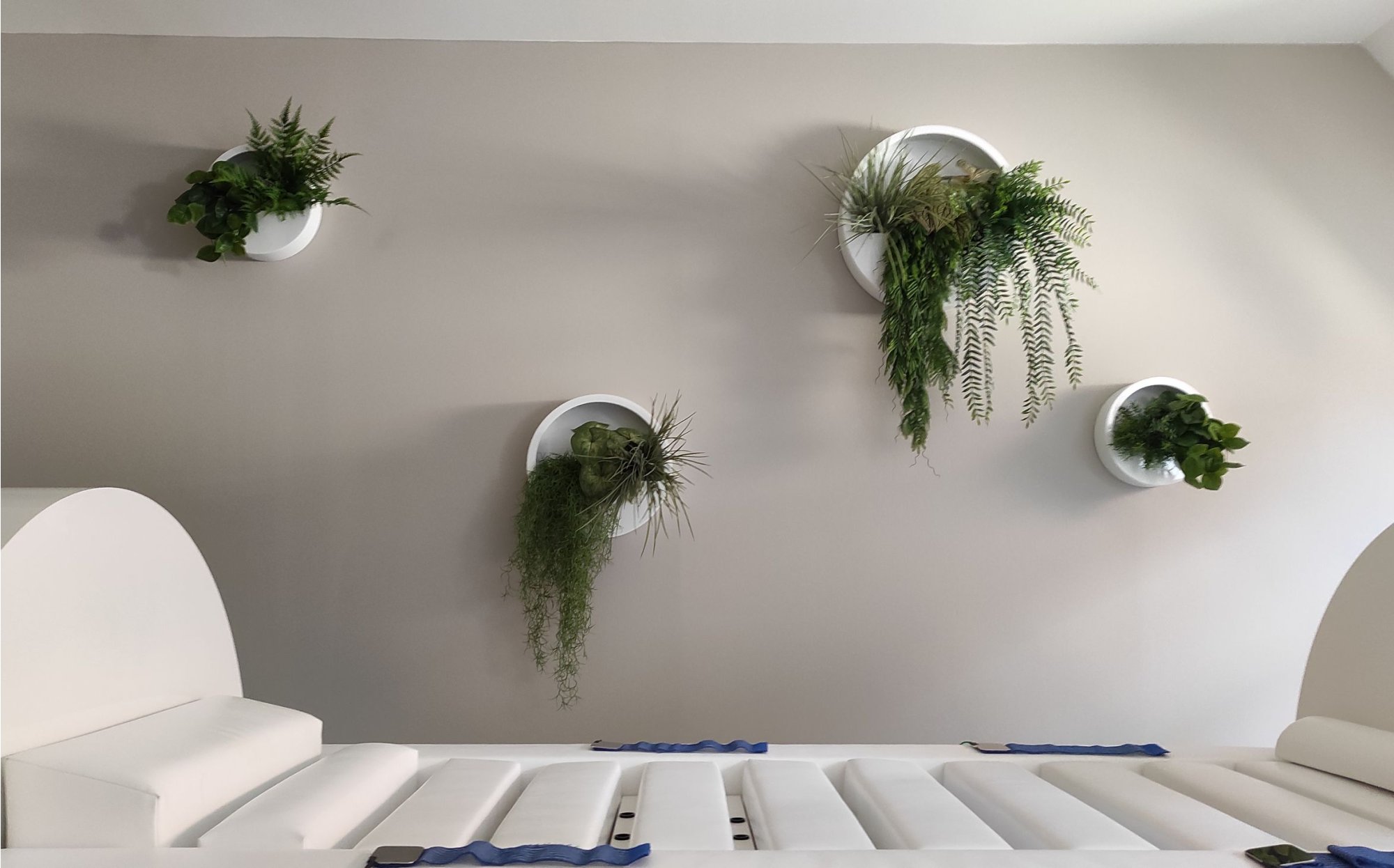 NÁSTĚNNÉ KVĚTINÁČE