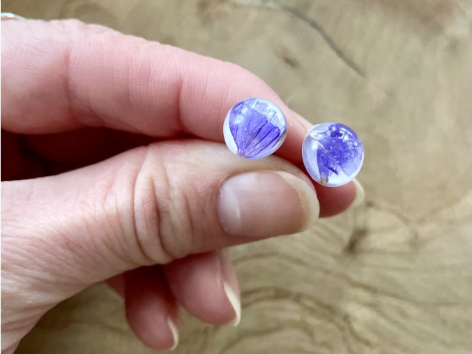 Náušnice pecky s modrými kvítky Limonky a bílým podkladem 8 mm