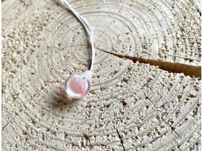 Jemný světle růžový žilkovaný lístek 12 mm s korálkem Růženínu