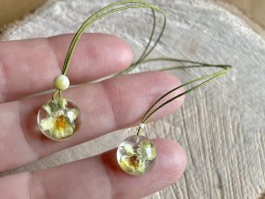 Drobná světle žlutá maceška v malé polokuličce 12 mm