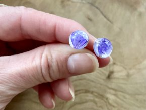 Náušnice pecky s modrými kvítky Limonky a bílým podkladem 8 mm