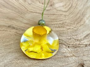 Narciska v polokulatém náhrdelníku 30 mm s olivovým korálkem Unakit