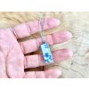 Pomněnkový obdélníkový náhrdelník 26x11mm bílý podklad