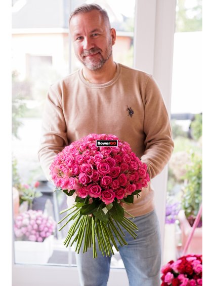 Valentýn 71 růží růžových