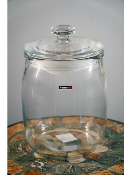 Skleněná dóza s víkem