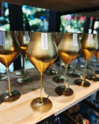 🕯✨ Naplňte svůj prostor pohodlím a úžasnými vůněmi díky našim parfémovým svíčkám. Vyrobené z kvalitního vosku, dlouho hoří...