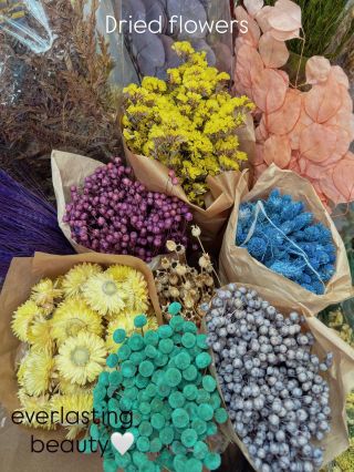 Spring doesn’t have to be fleeting.💐 A bouquet of dried flowers where colors, shapes, and the quiet of nature remain. For...