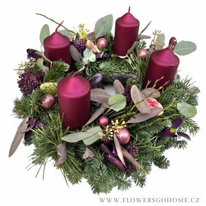 Adventní věnec bordo svíčky s eukalyptem