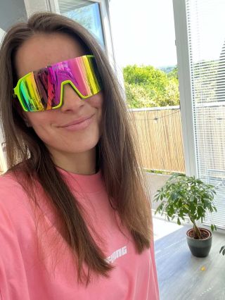 Na e-shop jsme nahodili nový Fluorescent x Pink 🔥 pro všechny, co se nebojí svítit barvama. Najdeš je jak v ELITE, tak i v...