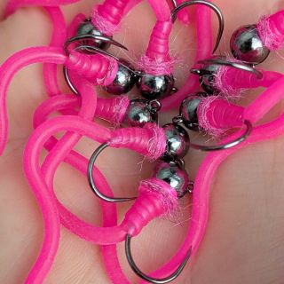 These are size 8, 6.4mm bead, approx 2,3g 🫣😊 Tied on K310BL, code FSE374 . . ..... #flyshopeurope #kypehooks #flytying...