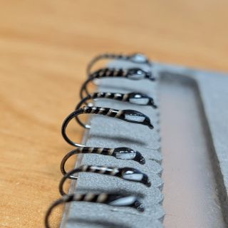 That joy of starting a fresh fly box! First off some simple black buzzers 🎣 Tied on Kype K200BL #flyshopeurope #buzzers...
