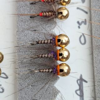Time to fill the gaps 💪 These quills are tied on Kype K330BL, ready for the trophy! 😊 #euronymphing #flytying...