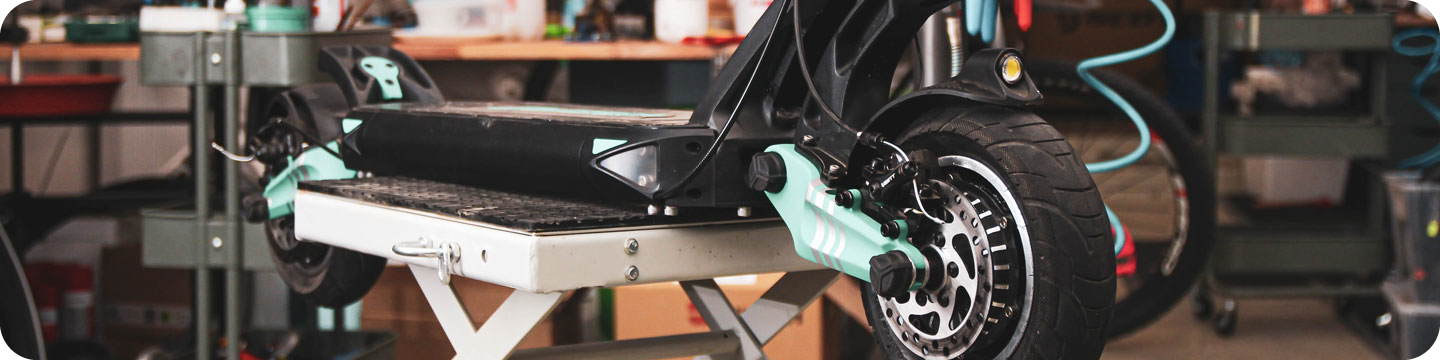 Flystork_servis-elektrokoloběžek-1440x360