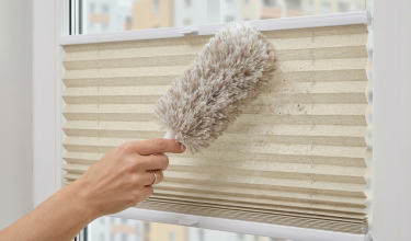 Už v pátek začíná jaro! Zvládněte jarní úklid stínění snadno a s úsměvem