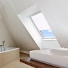 Roleta Látková na střešní okna Fakro, BASIC, Bílá, LT 101 den