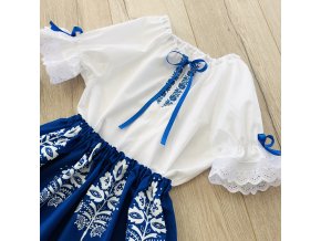 Dievčenská folklórna blúzka s modrým zdobením