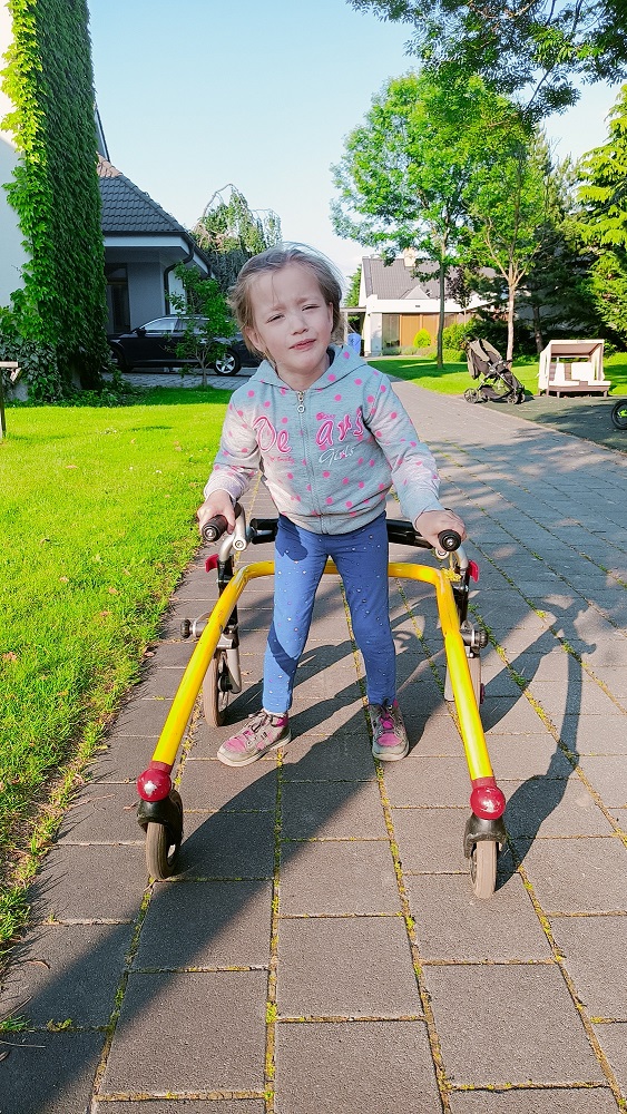 Dne 19. 6. 2023 byla předána částka  4.200,- Kč  Klaudii Emě Grofikové na úhradu lekcí u soukromé fyzioterapeutky.
