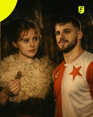 🐴 ⚽ Jsi to ty, Jurášku? Jindra schovával v oříšku další slávistický návrat ve stylu "šaty s hvězdou, plátno sešívané, ale...