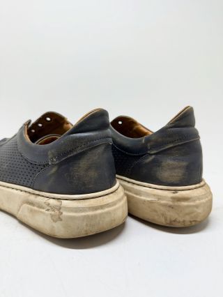 Na detailech záleží.👌 Kožené boty @blazek.cz před a po službě Special zahrnující kromě čištění také barvení oděrek.👞