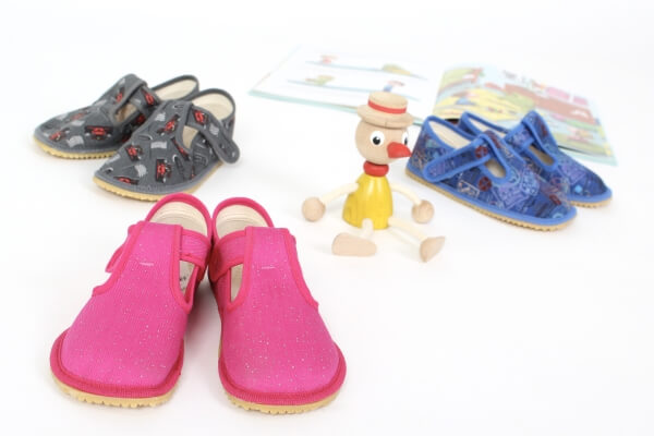 How to choose slippers for kindergarten and school