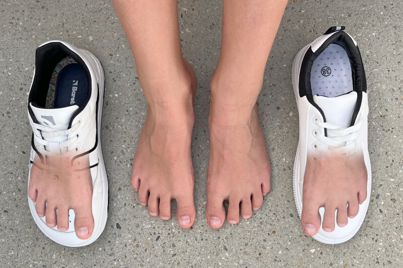 Porovnání běžné obuvi a barefoot boty