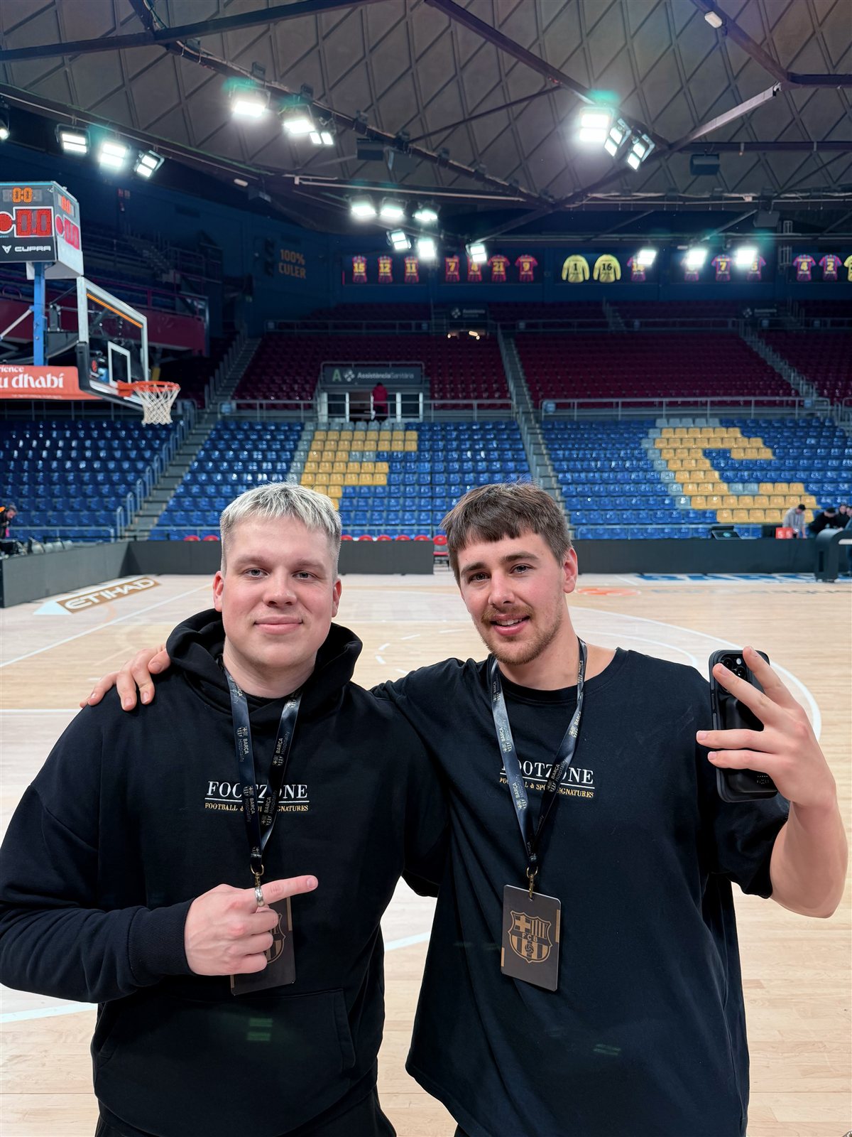 Matěj a Petr v hale Palau Blaugrana, FC Barcelona