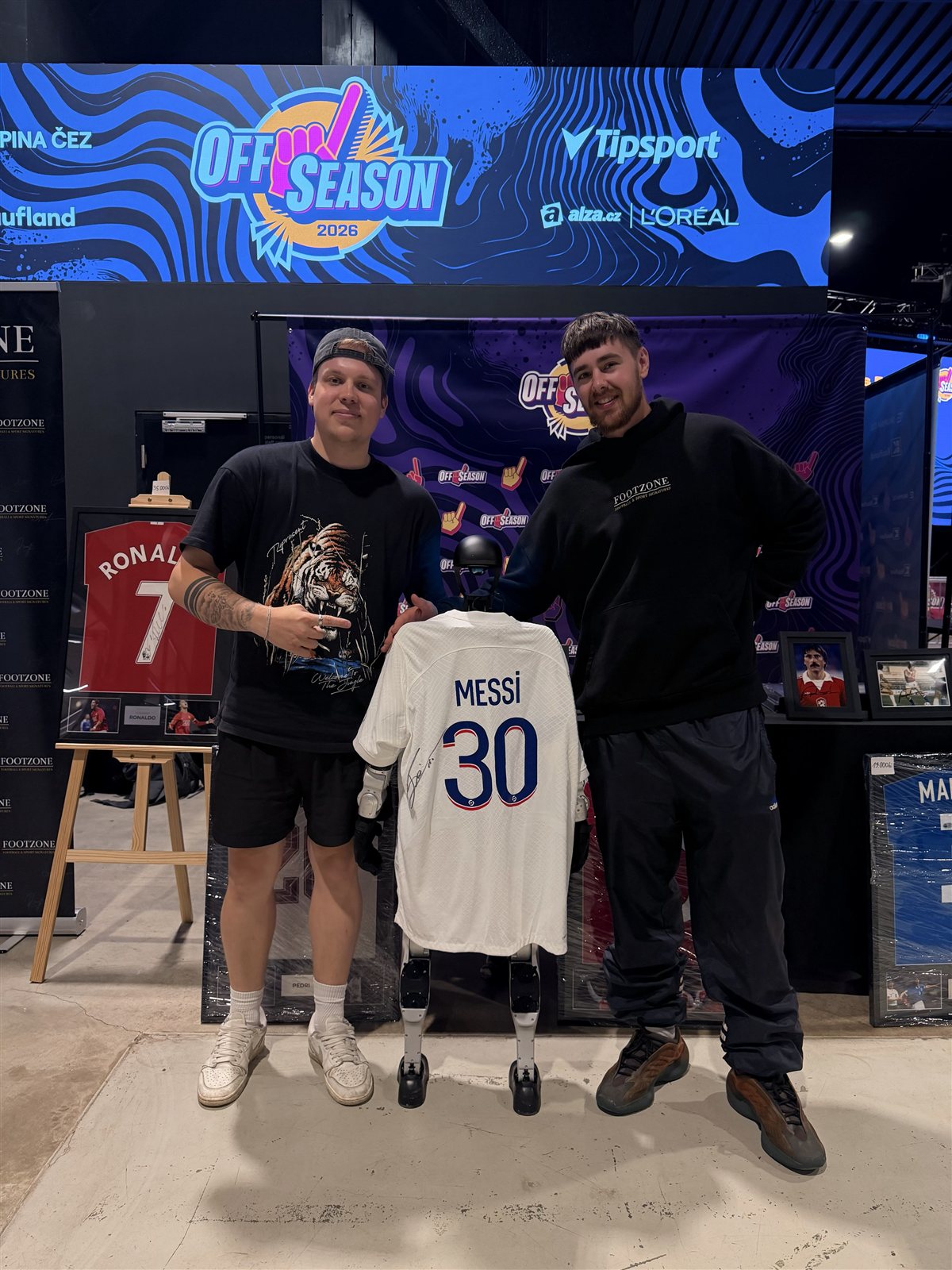 Footzone stánek na akci OFF SEASON s podepsaným dresem Lionela Messiho