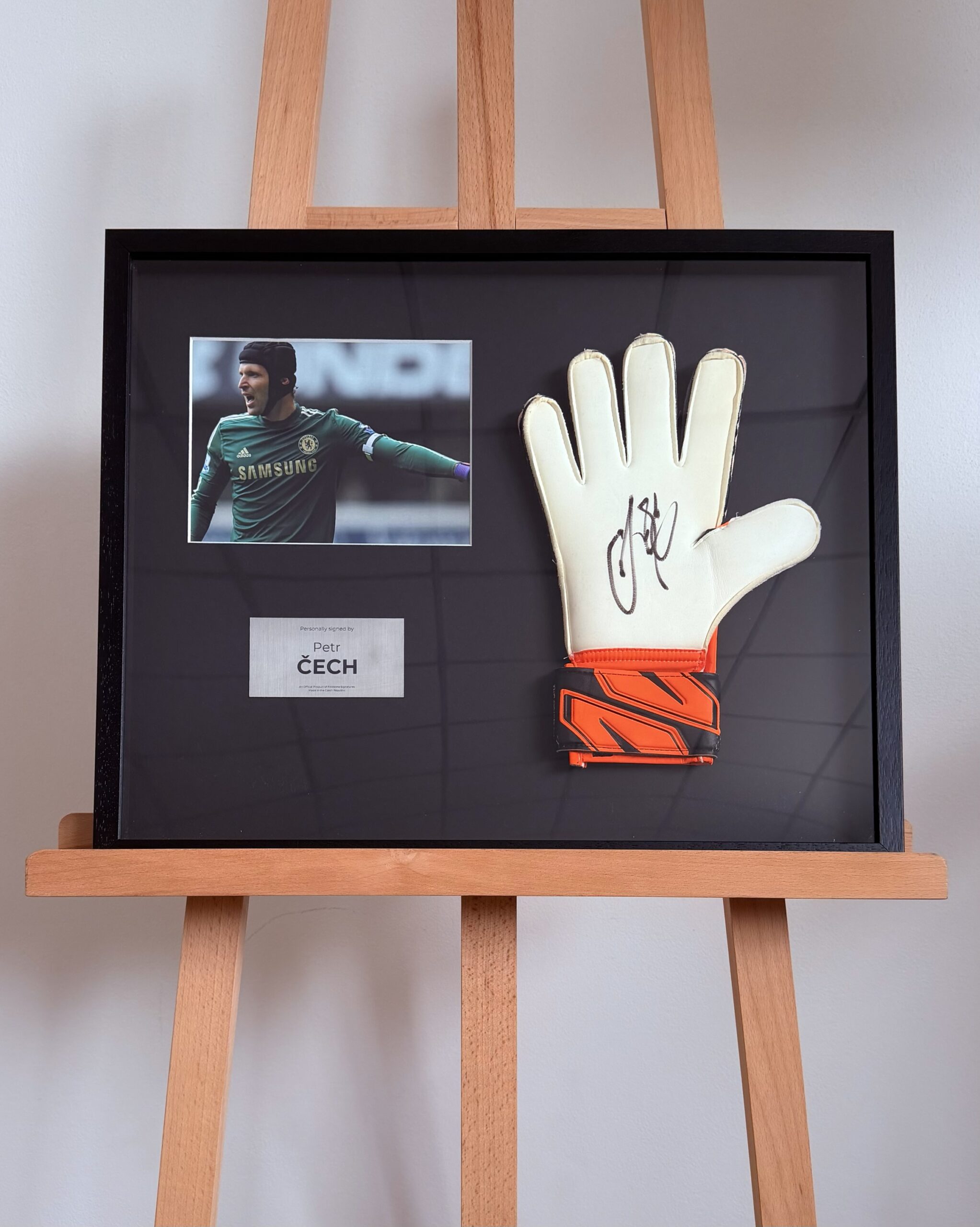 Rámování brankářské rukavice — Petr Čech